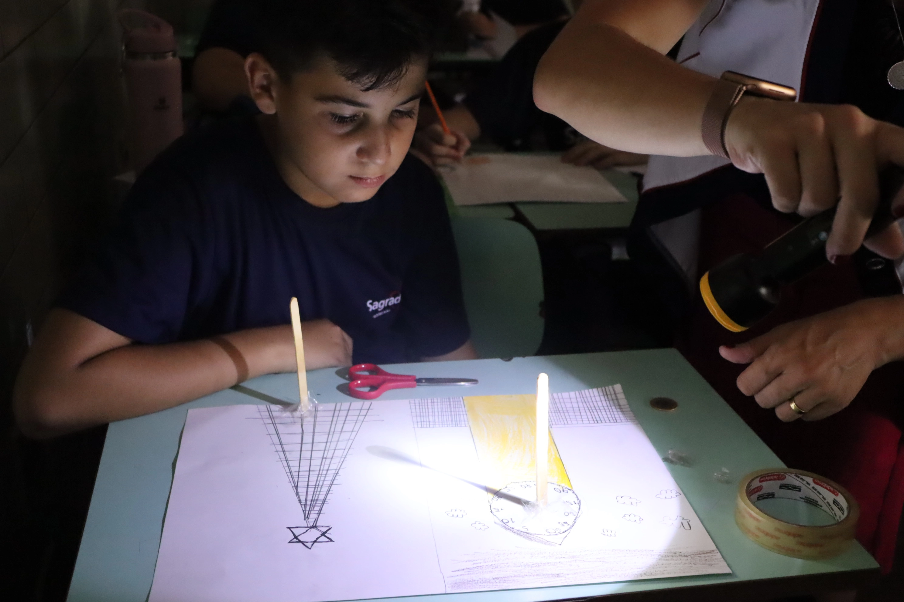 Educandos do 6º ano realizam experimento sobre a esfericidade da Terra