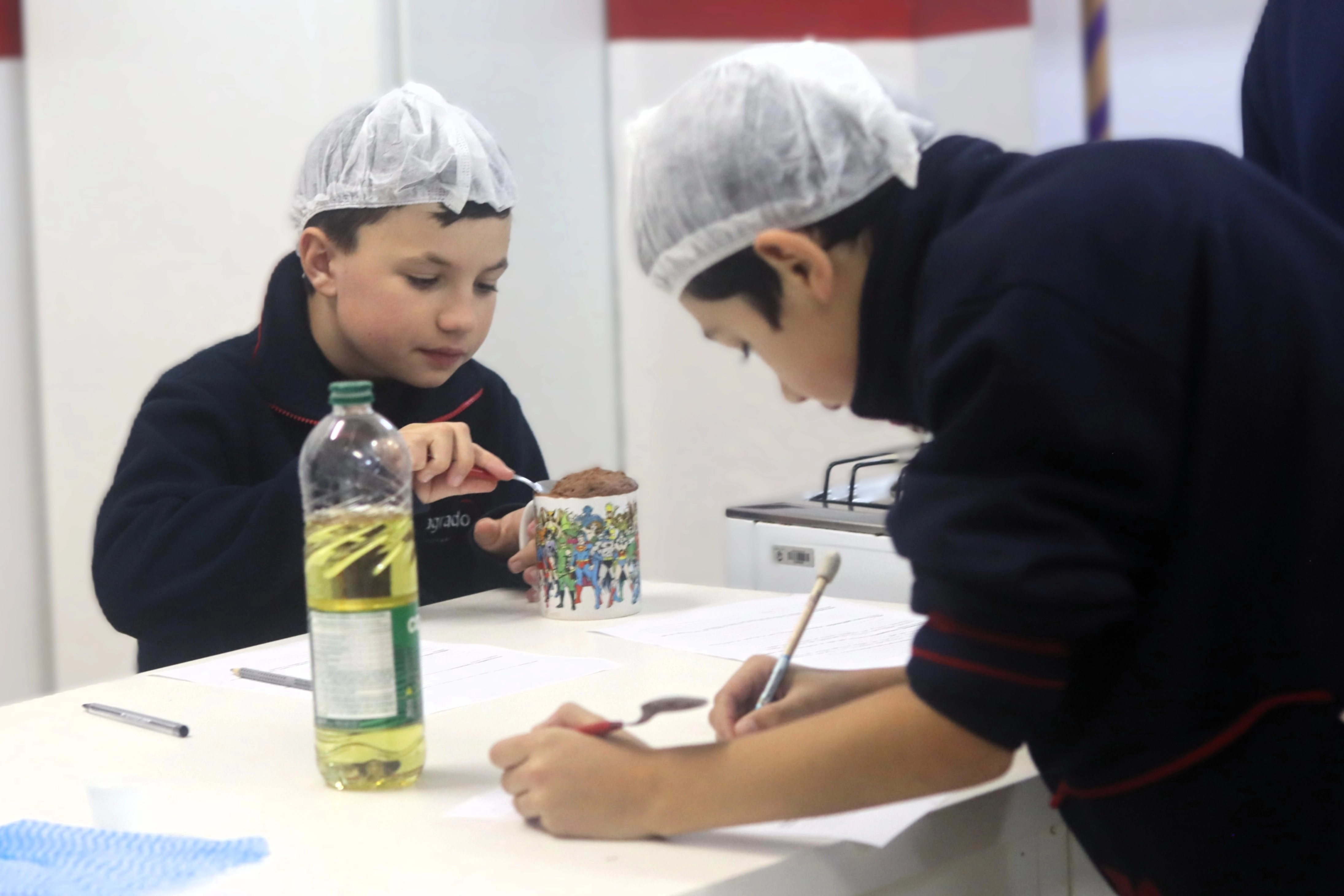 A turma do 6º ano aprende Ciências de forma saborosa com atividade prática na Cozinha Experimental