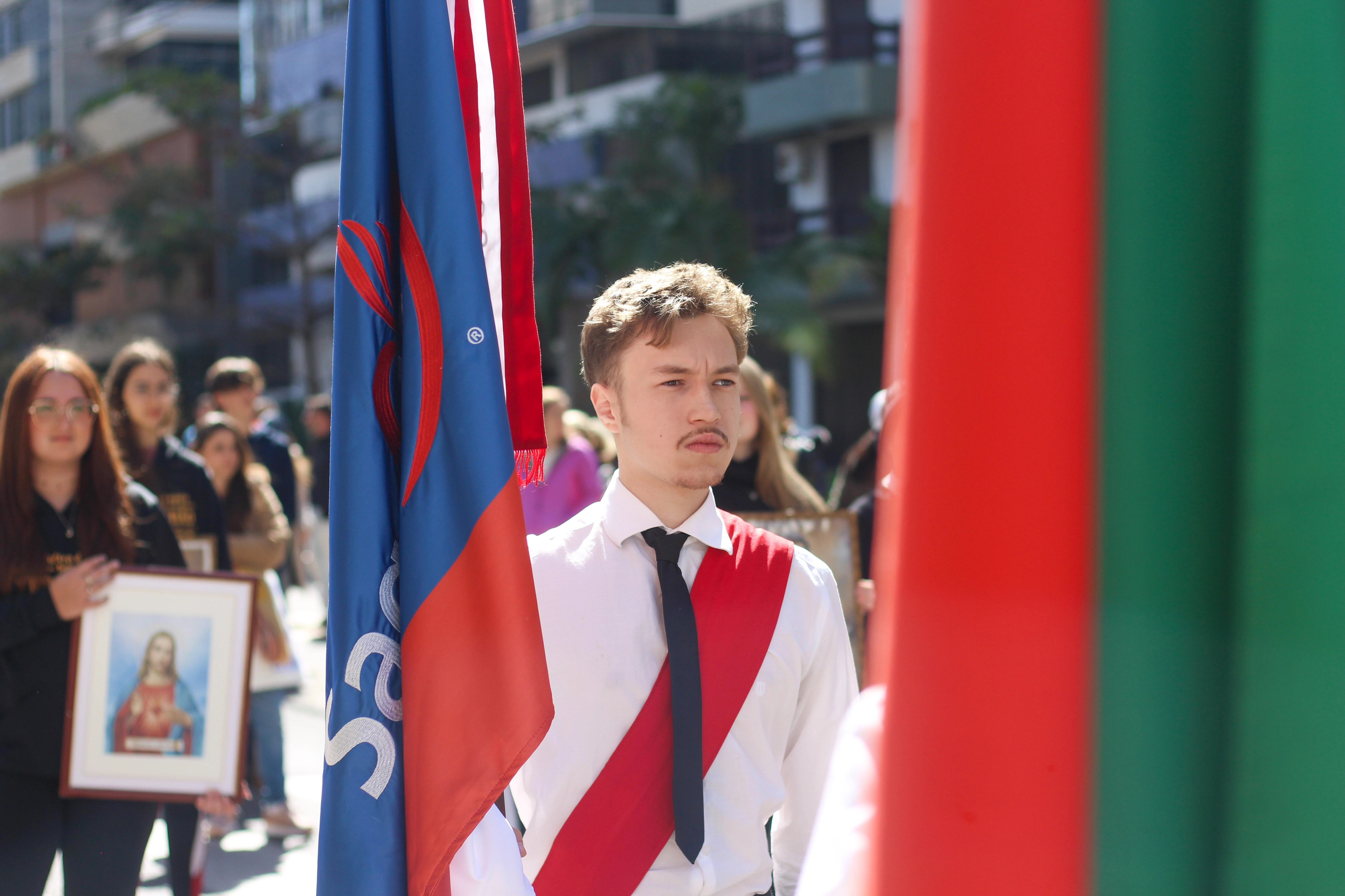 Escola de Educação Básica São Domingos leva história, ciência e futuro para o Desfile Cívico de 7 de Setembro
