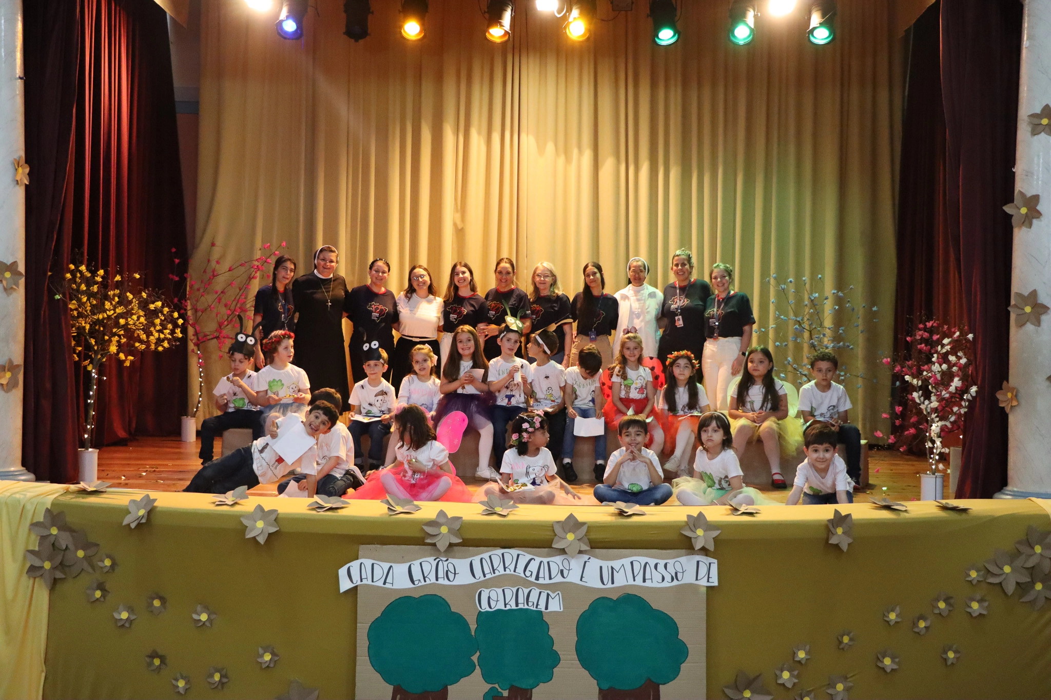 Encerramento do Infantil V emociona famílias com o espetáculo “Jardim Encantado”