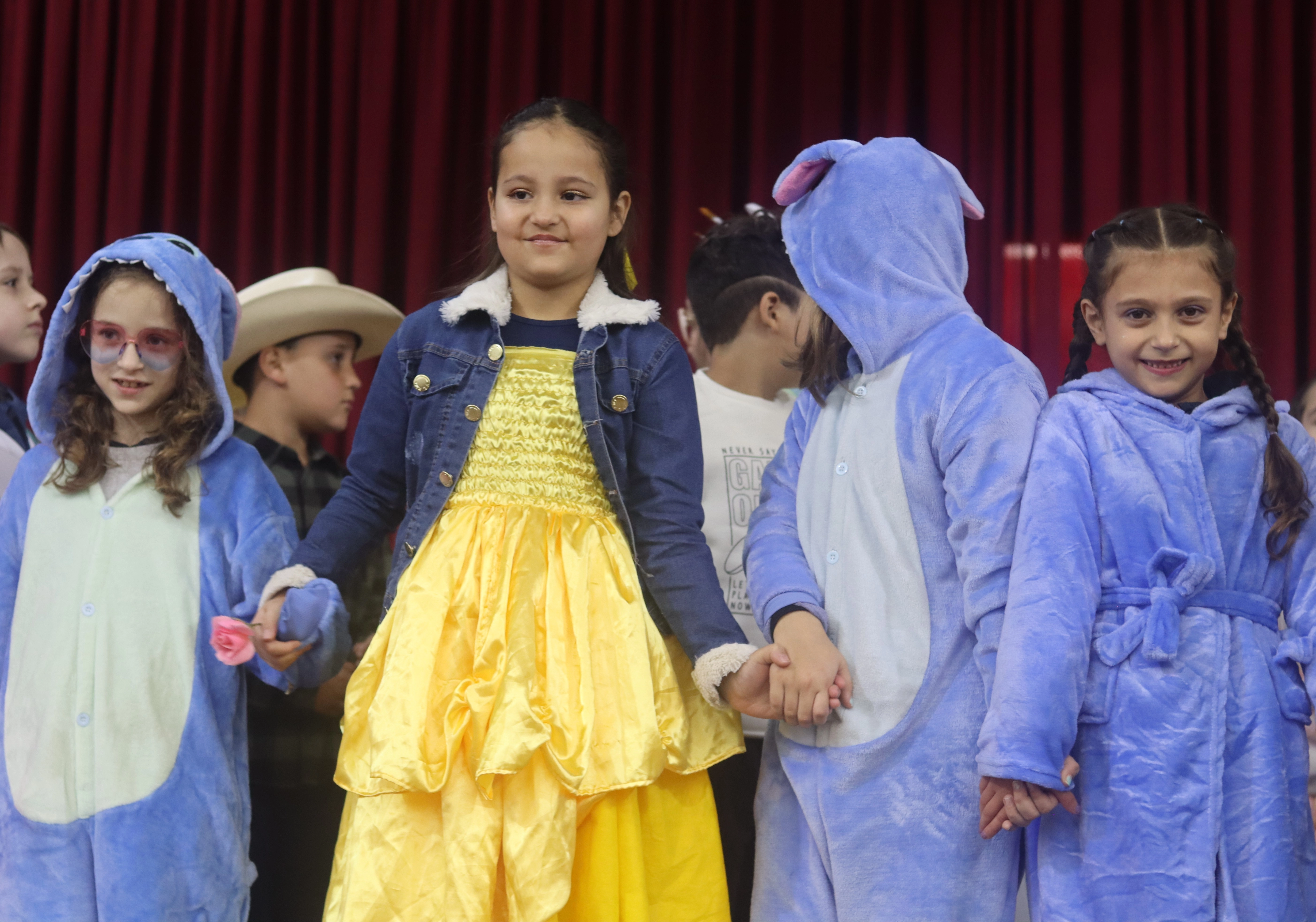 Atividade de Arte promove aprendizagem lúdica e expressão teatral no 2º ano