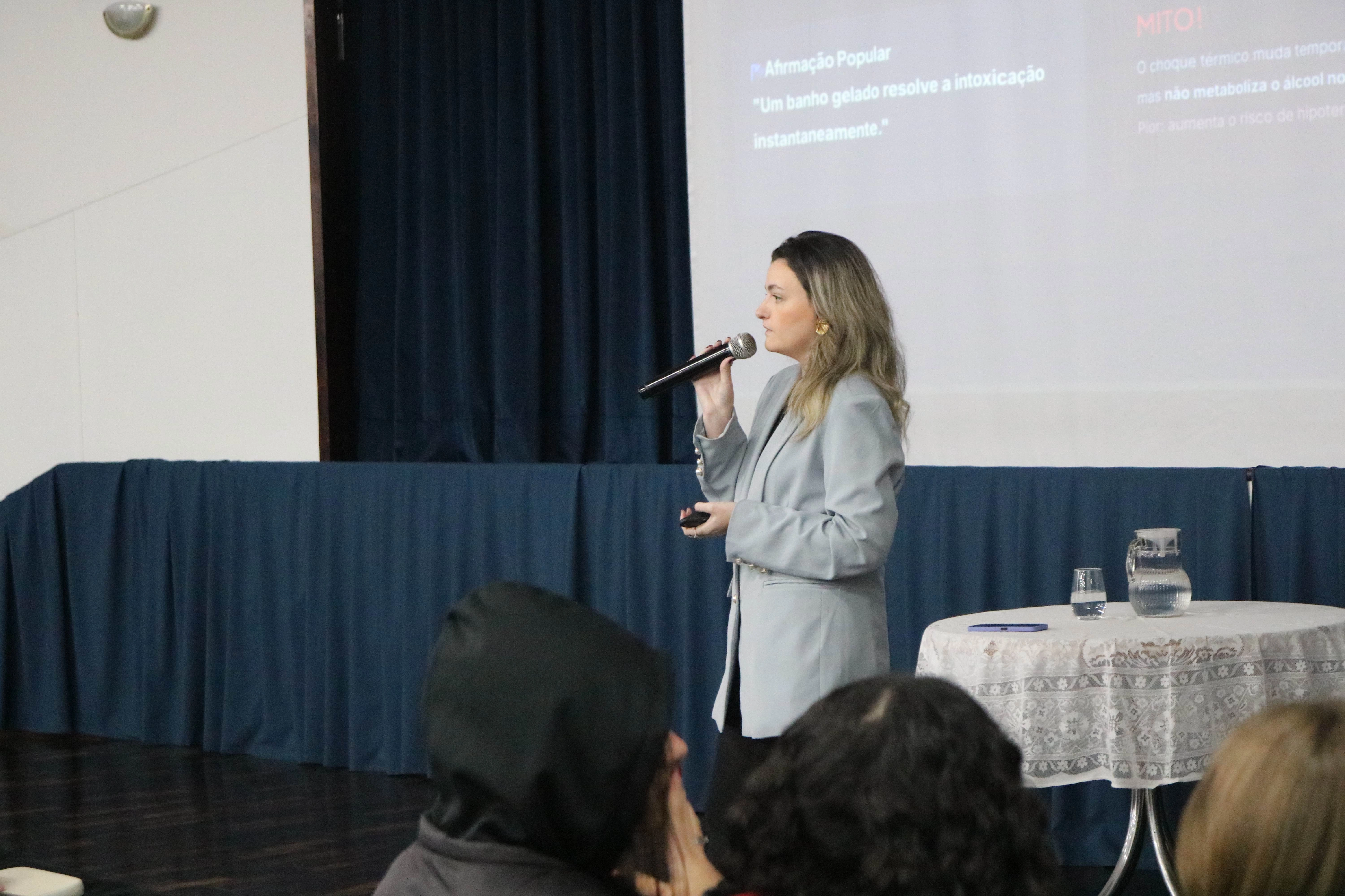 Palestra com as 1ªs séries promove reflexão sobre os riscos do uso de drogas e do abuso de álcool