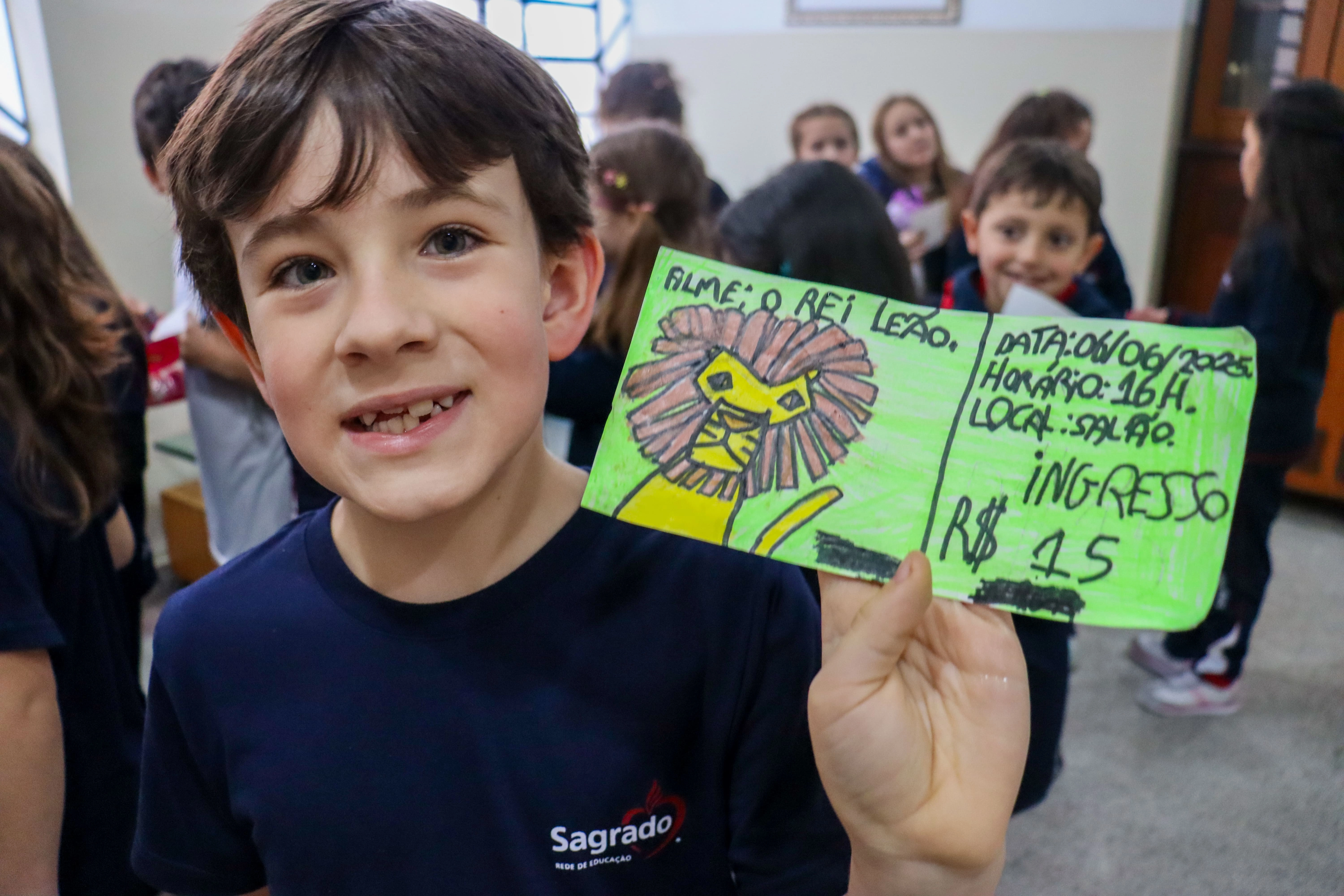 Aprendizado com diversão: educandos do 2º ano vivenciam experiência de Cinema