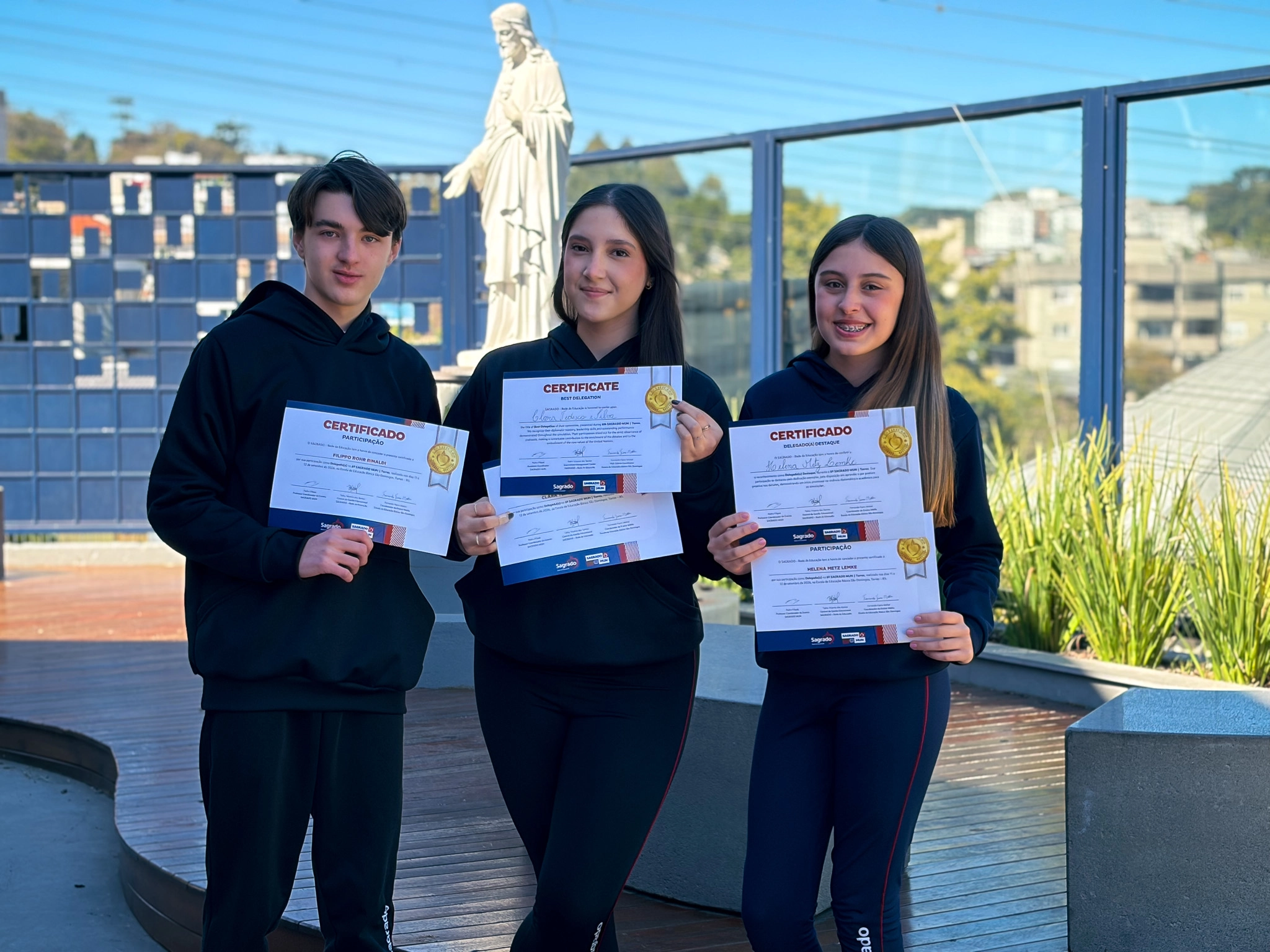 Educandos do Colégio Sagrado Coração de Jesus participam do SAGRADO MUN e recebem reconhecimentos