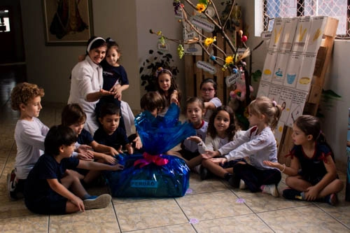 Momento de Fé e Partilha: Comunidade Educacional une forças na Páscoa Solidária