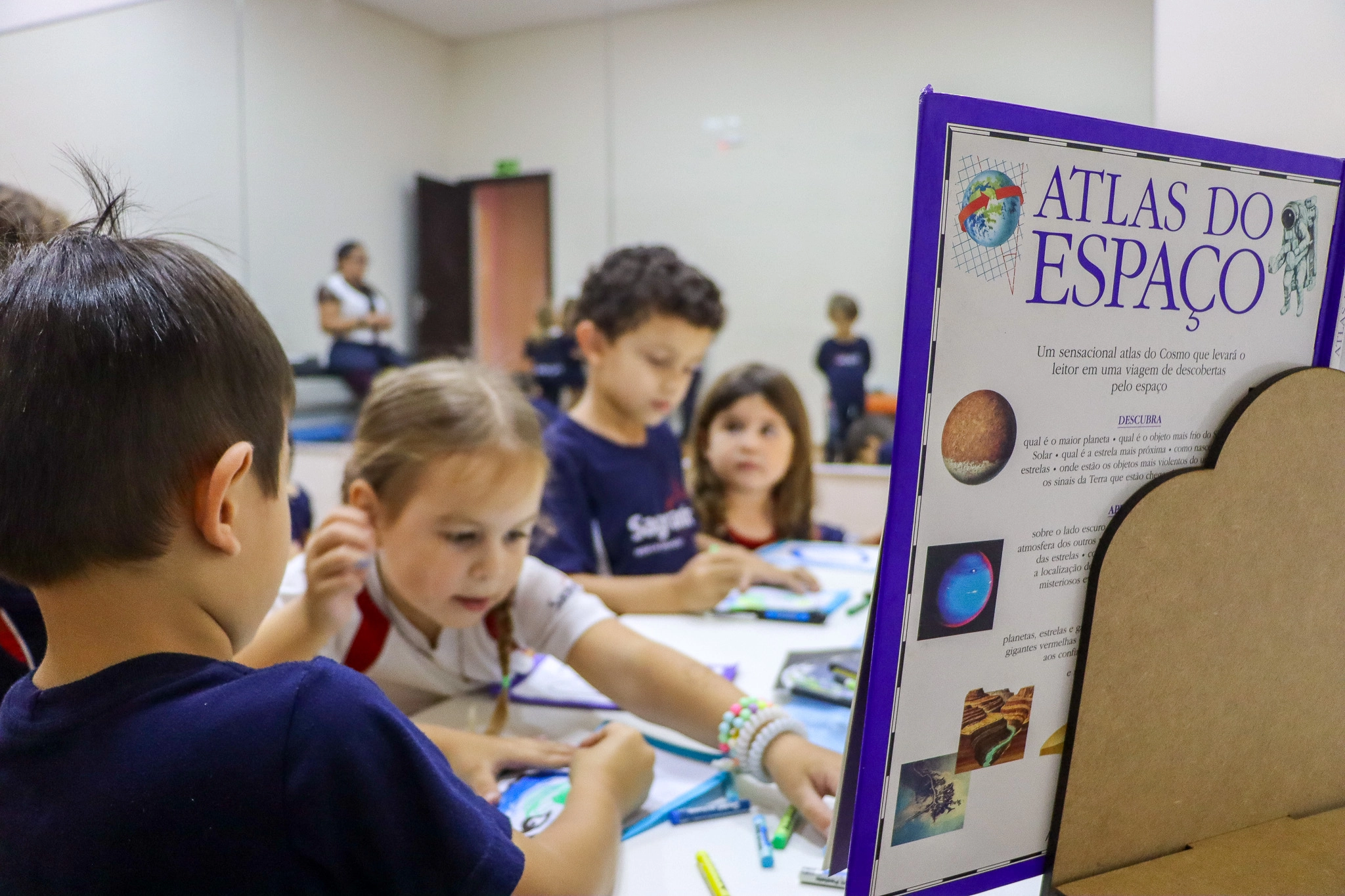 Nosso lugar no universo: o planeta Terra pelo olhar do Infantil IV