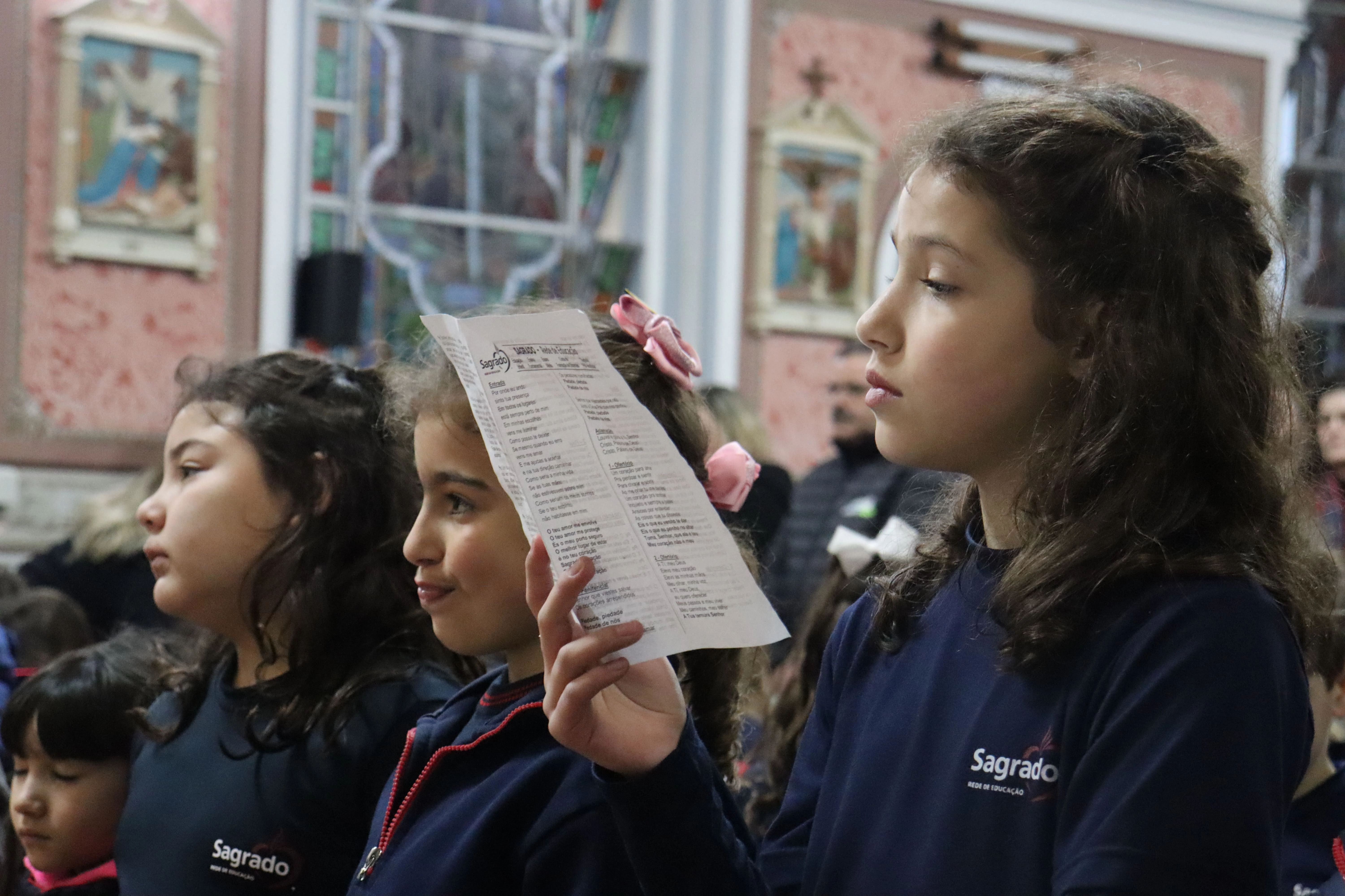 Turmas dos 1ºs e 2ºs anos se reúnem em Santa Missa