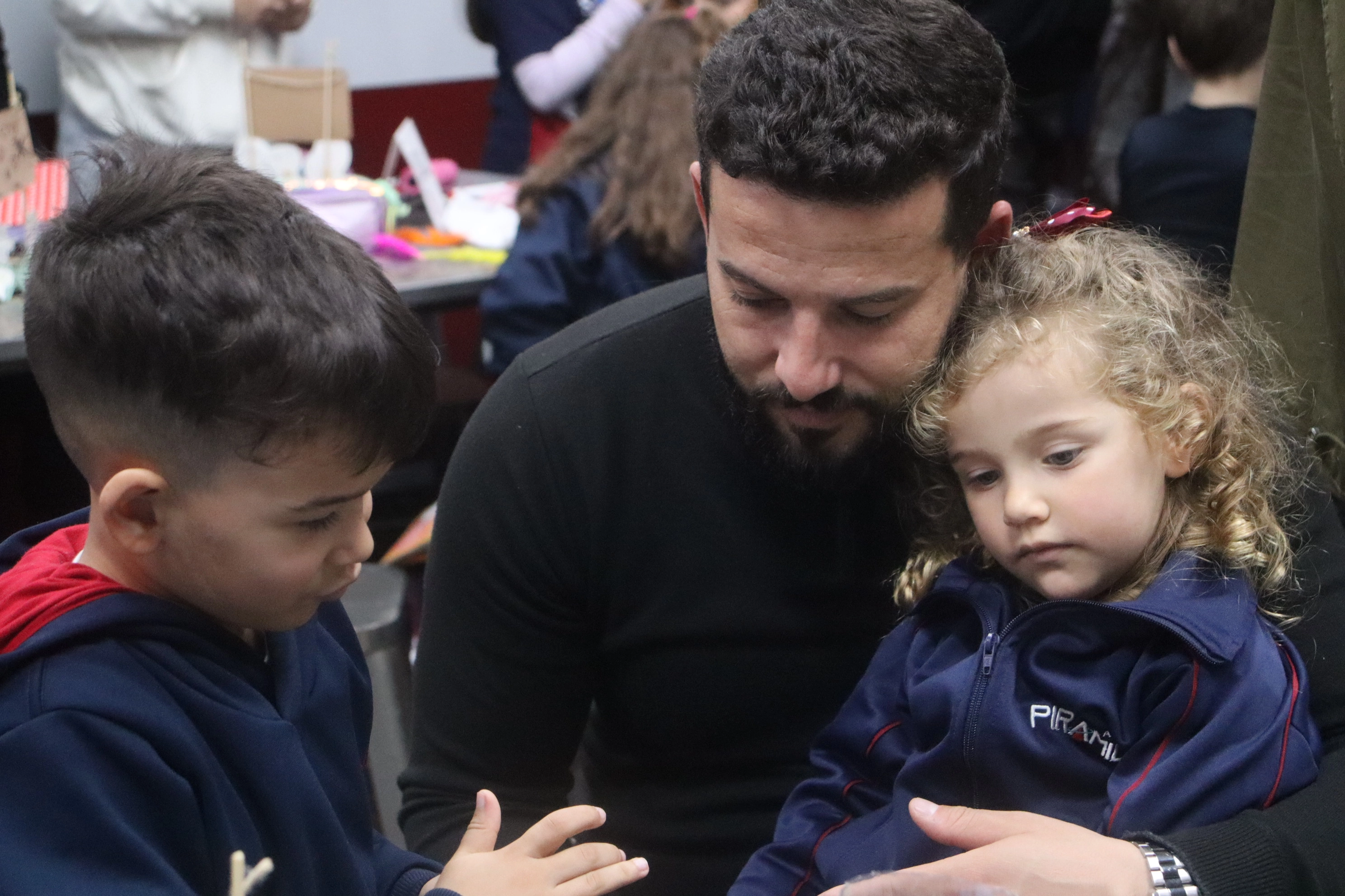Imaginação em ação: 1º ano 5 cria brinquedos com apoio das famílias