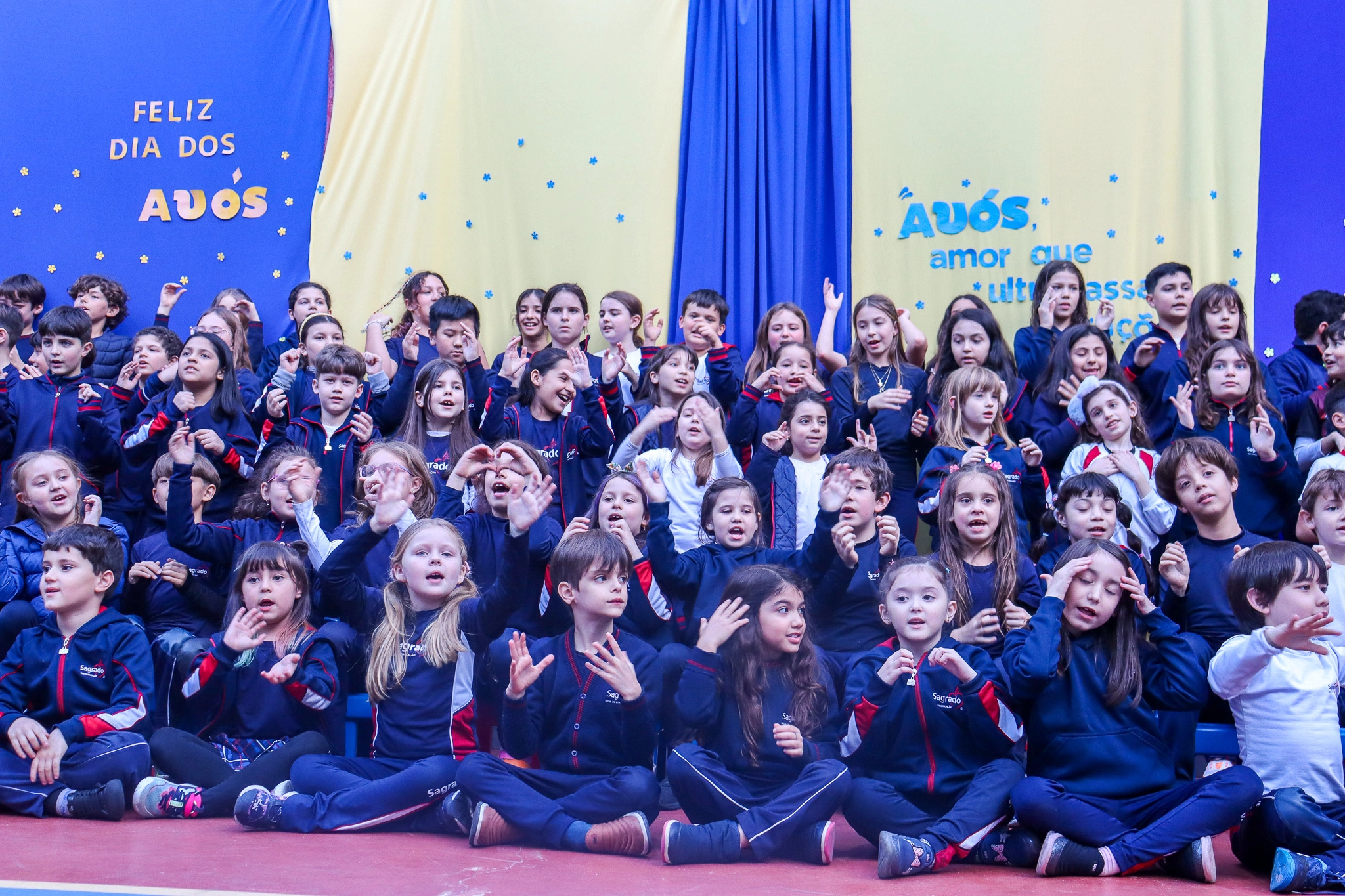 Dia dos Avós é celebrado com homenagem pelos educandos