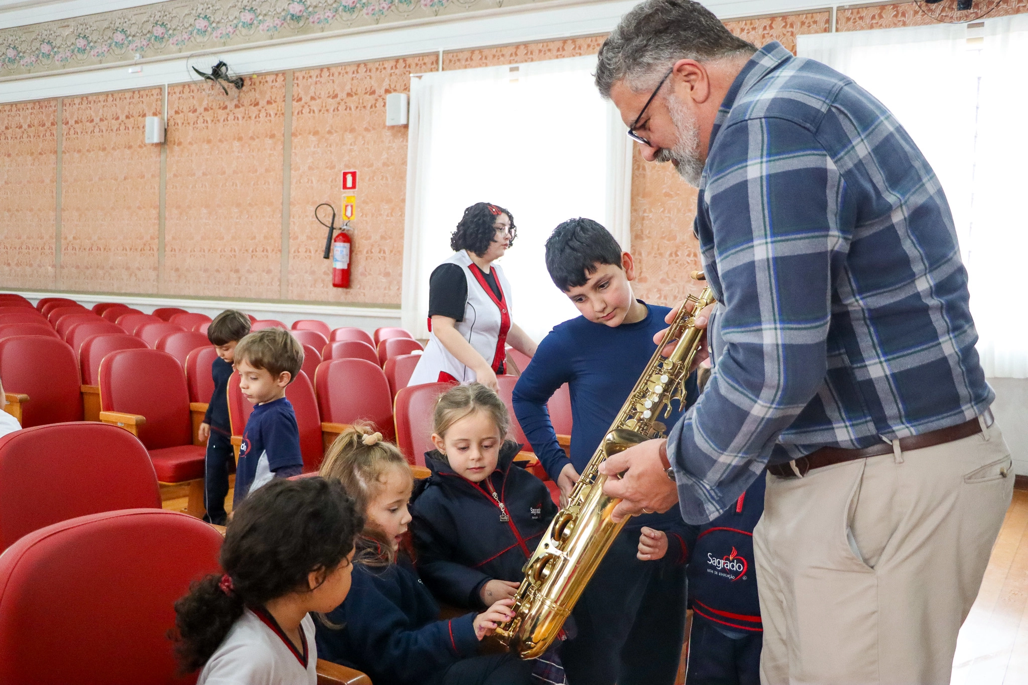 Sons que unem: pais e filhos em momentos musicais na Unidade Educacional