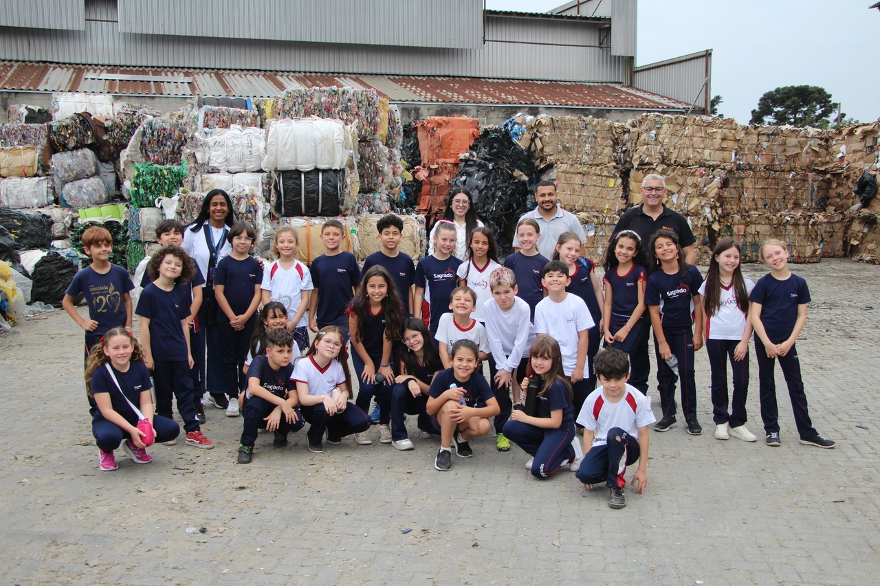 3º Ano 1 vivencia Aula de Campo na Empresa BR Aparas e aprende sobre a importância da reciclagem