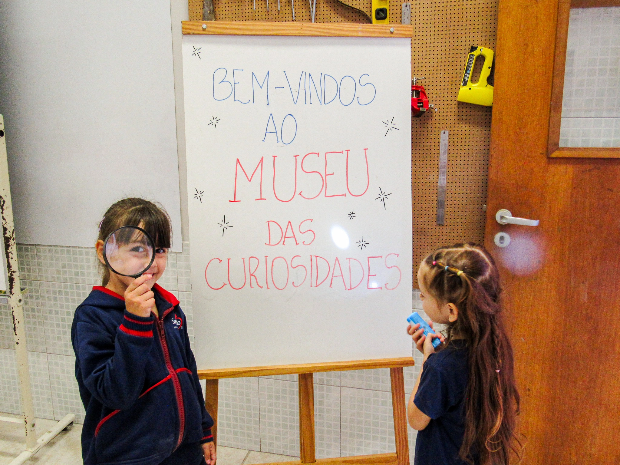 “Museu das Curiosidades” encanta turmas do Infantil V.2 e V.3