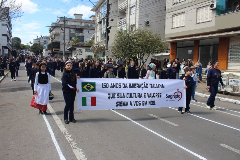 Desfile Cívico Municipal homenageia os 150 anos da Imigração Italiana no Brasil