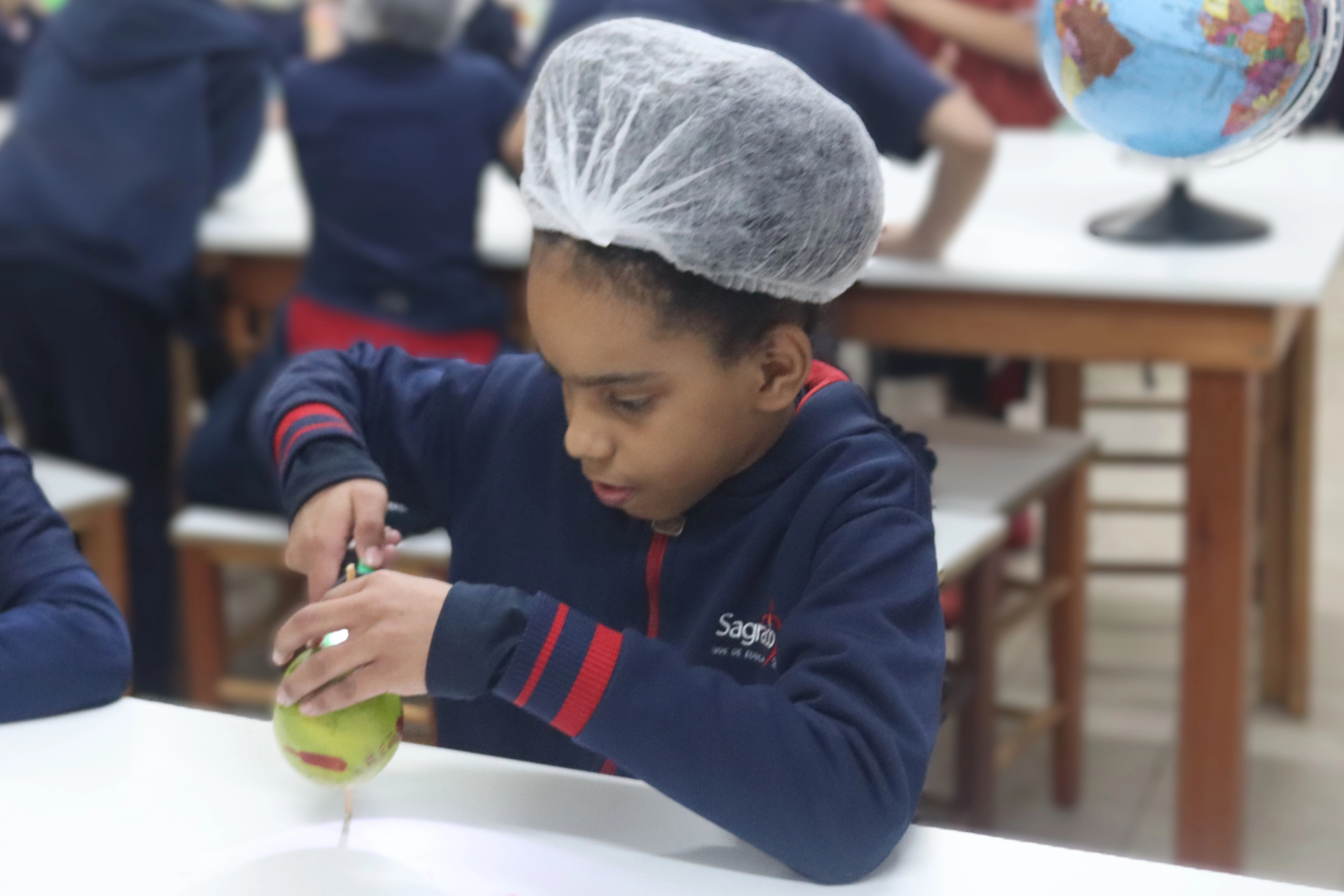 Educandos do 2º ano exploram os movimentos da Terra de forma prática e significativa