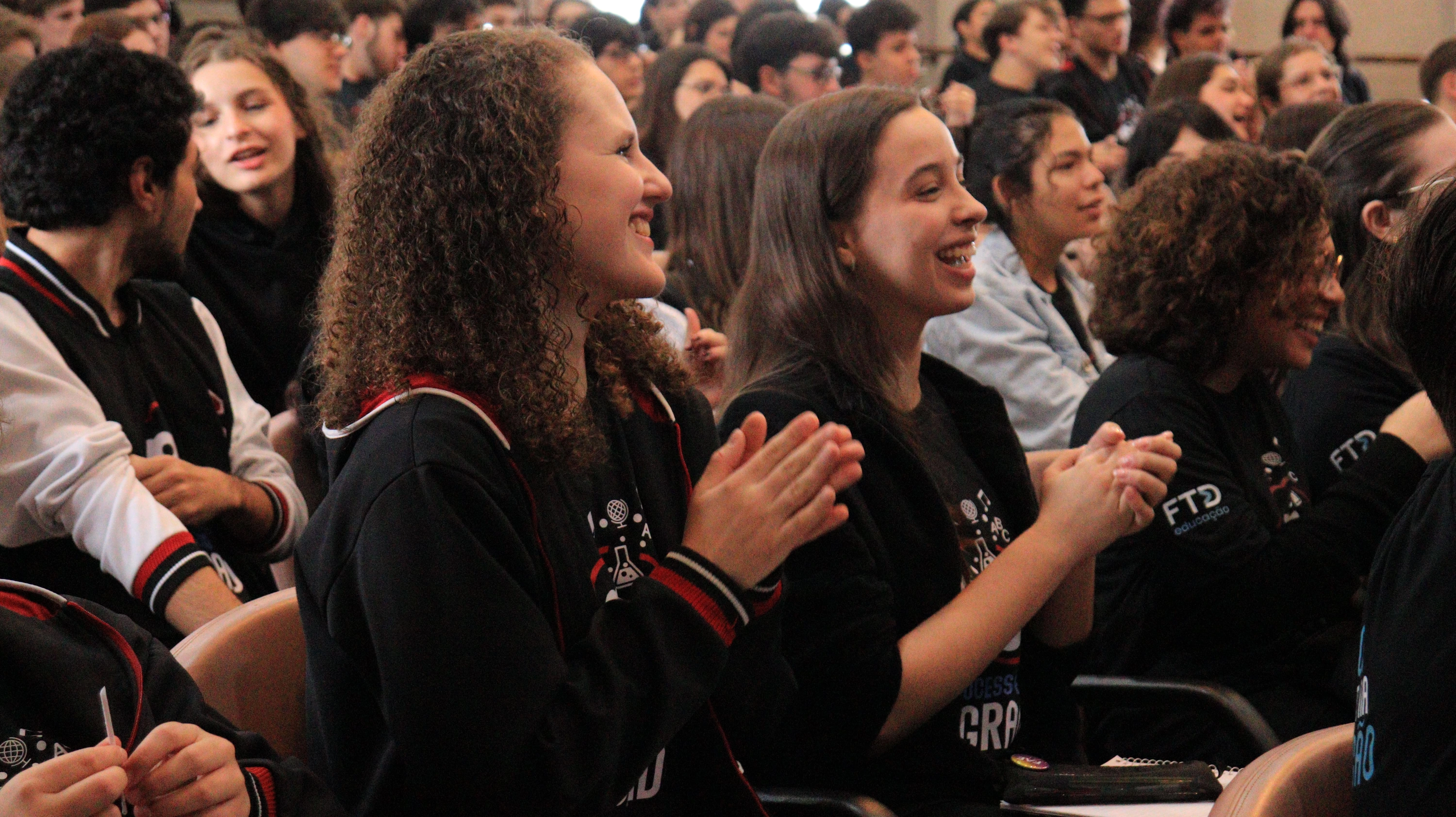 Aulão de Véspera UFPR reúne educandos de Curitiba/PR em manhã de revisão