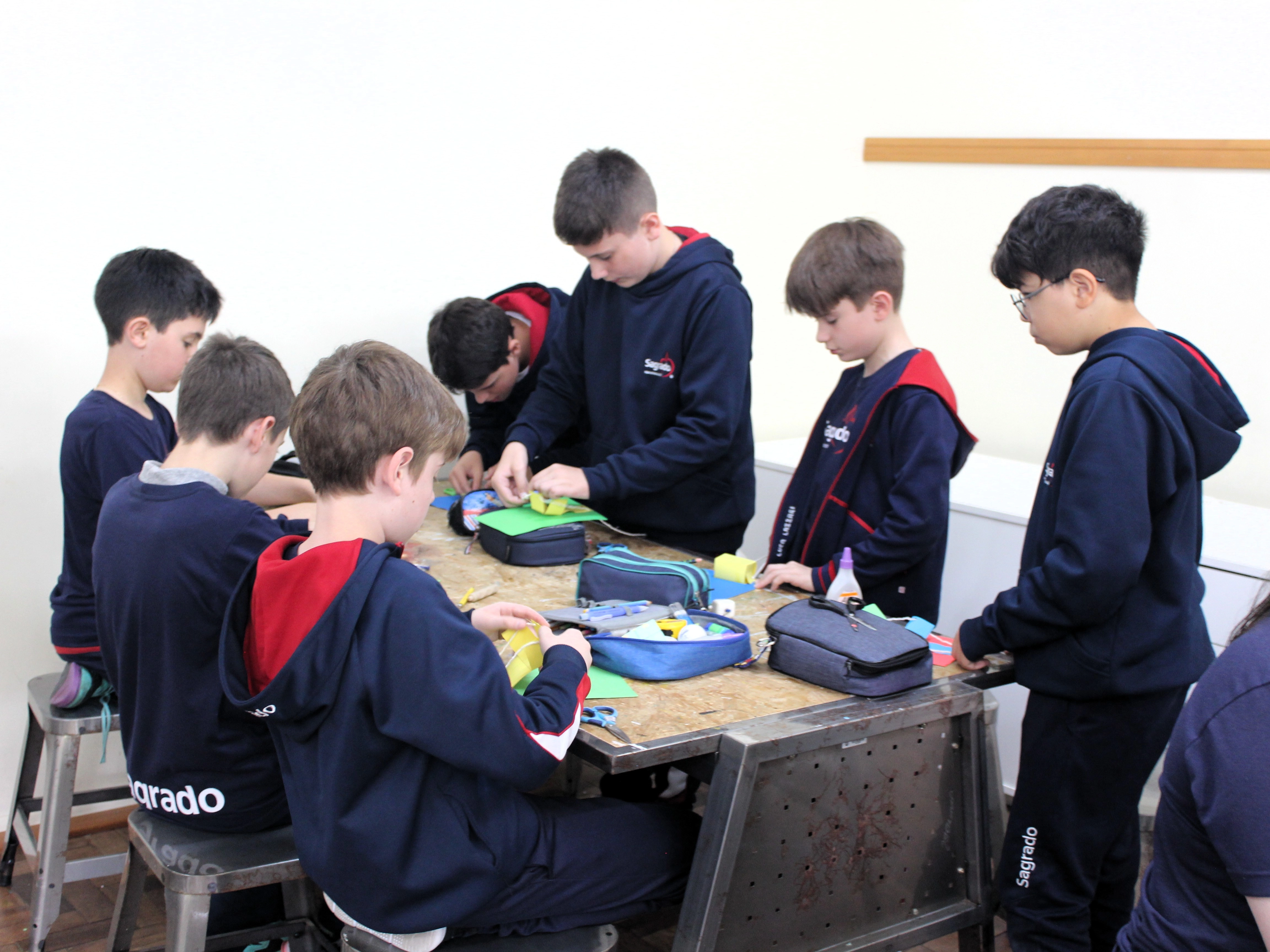 Educandos do 5º ano vivenciam aula de Transição de Nível com educadores do 6º ano