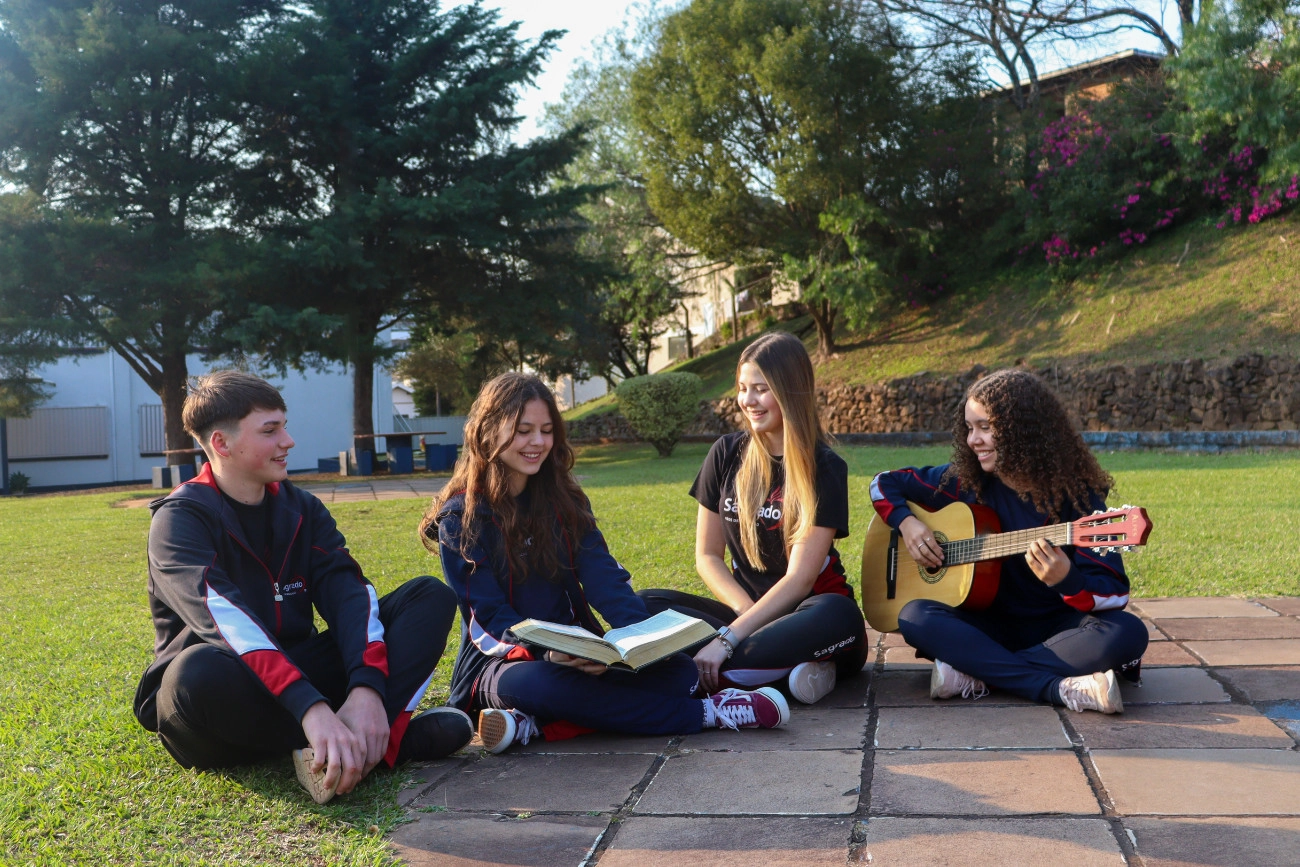 Como lidar com a mudança de segmento escolar: entenda os desafios e como apoiar seu filho