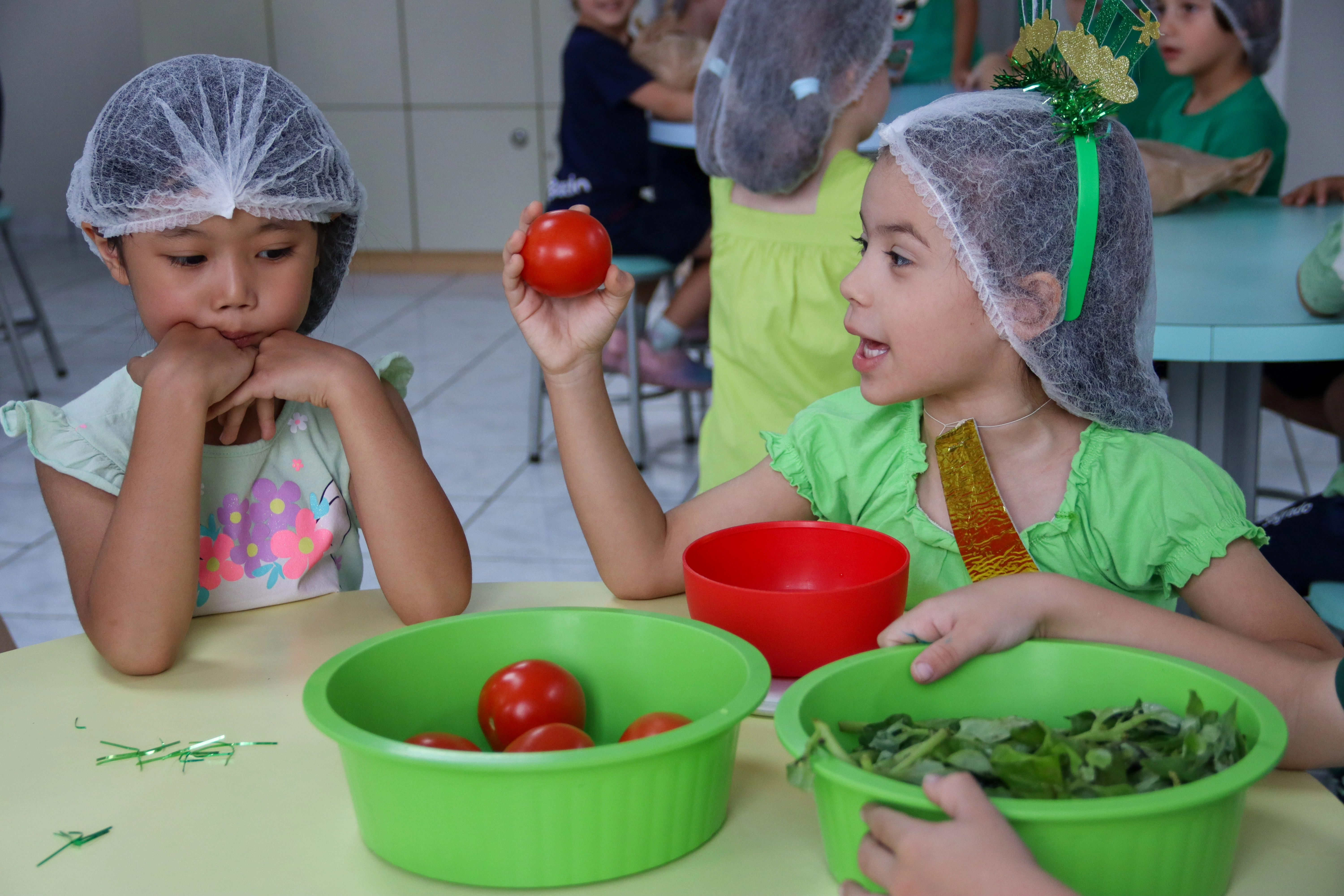 Crianças do Infantil V exploram receitas na Cozinha Experimental