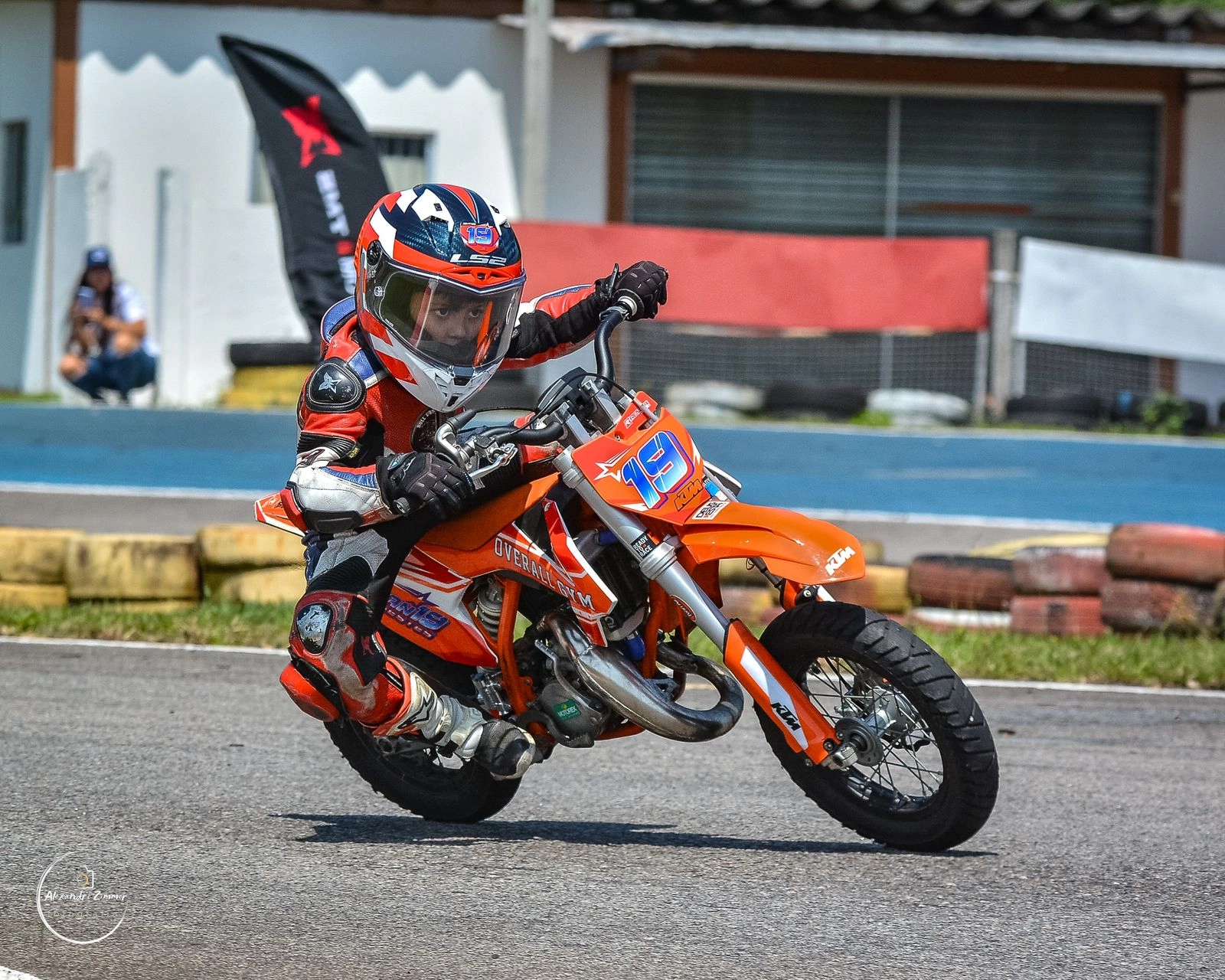 Criança da Educação Infantil brilha em campeonato de supermoto