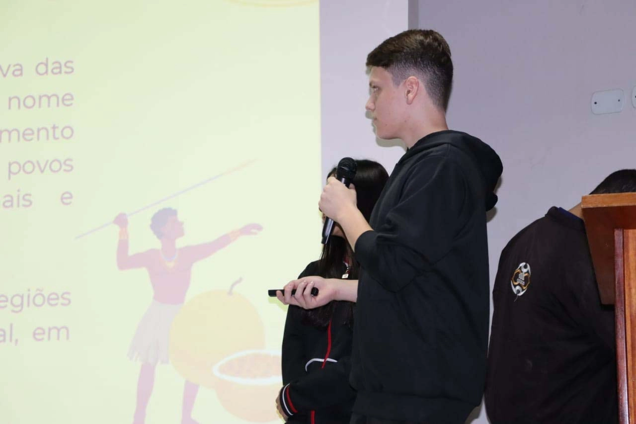 Educandos do Ensino Médio apresentam projetos interdisciplinares na ACINE