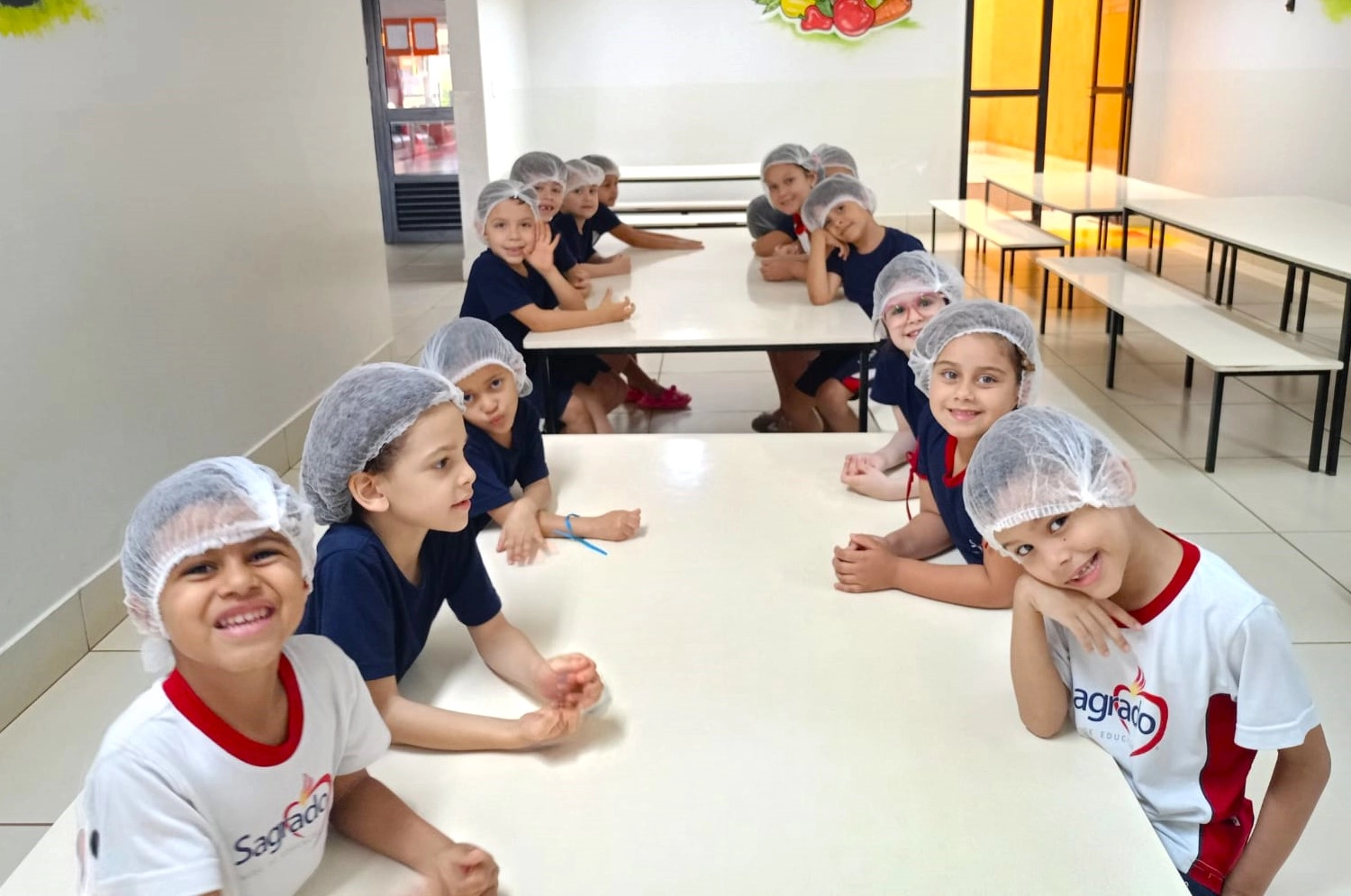 Infantil V vivencia aprendizado sobre a mandioca e a cultura indígena