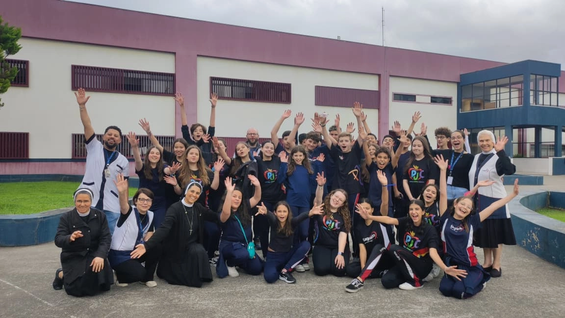 PJC do Colégio Social Madre Clélia realiza visita solidária à Escola Social Coração de Jesus