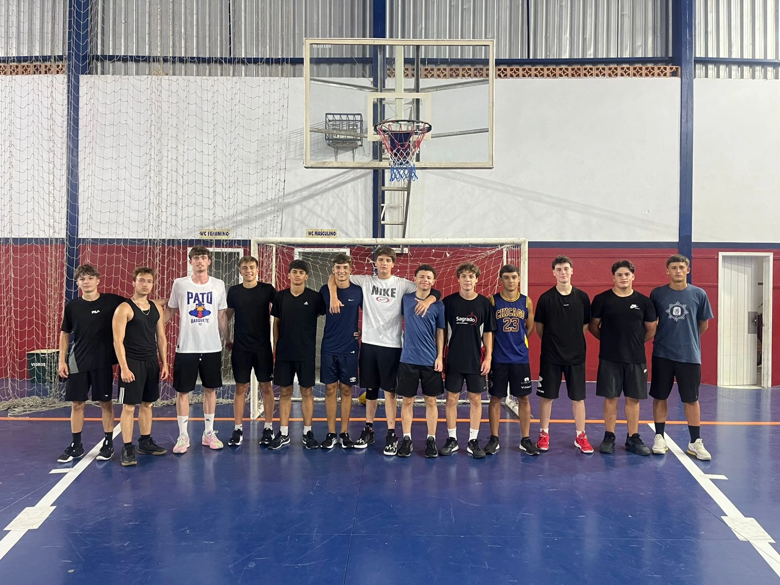 Entre reencontros e bolas quicando, Escola de Educação Básica São Domingos inicia temporada 2026 da Escolinha de Basquete