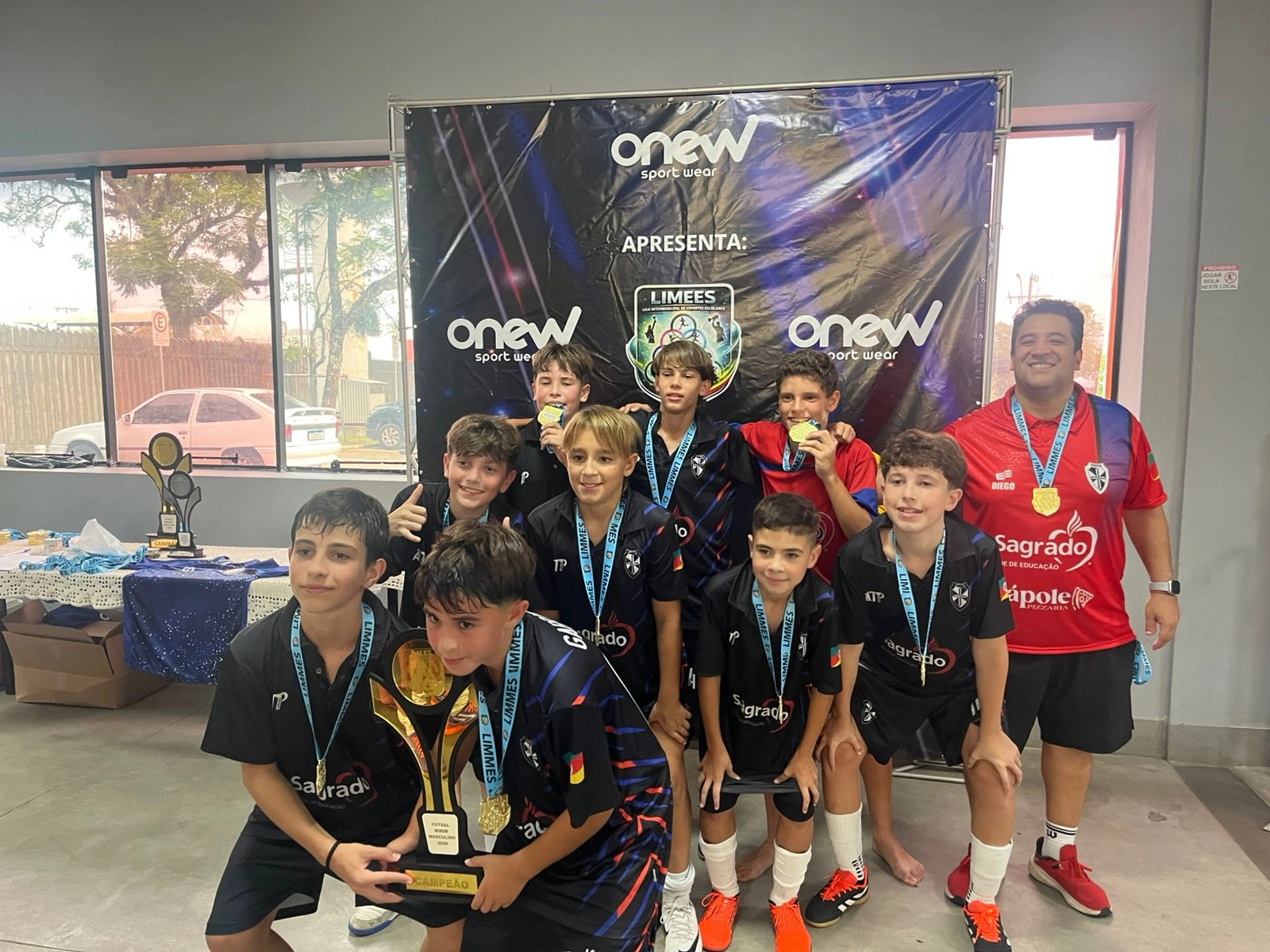 Educandos da Escola de Educação Básica São Domingos conquistam título e vivenciam o futsal competitivo na LIMEES