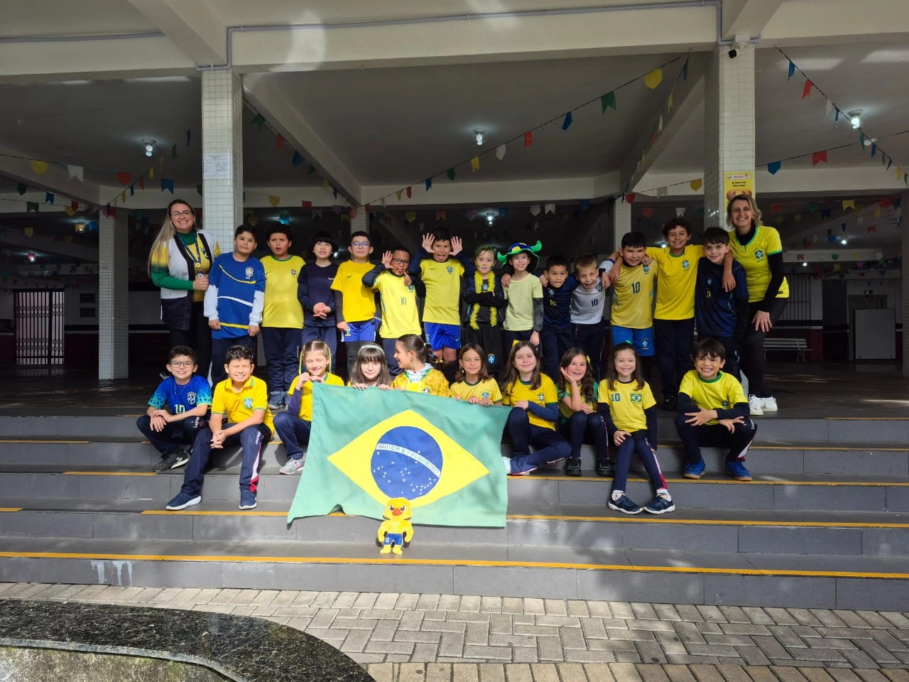 Colégio Social Madre Clélia se veste de verde e amarelo para viver a Copa do Mundo